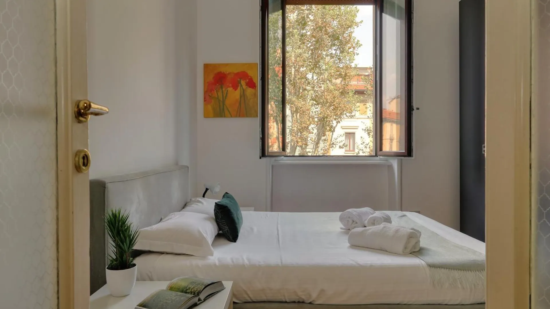 Joivy Warm & Airy Flat Near The City Centre Milan 0*,  Italy