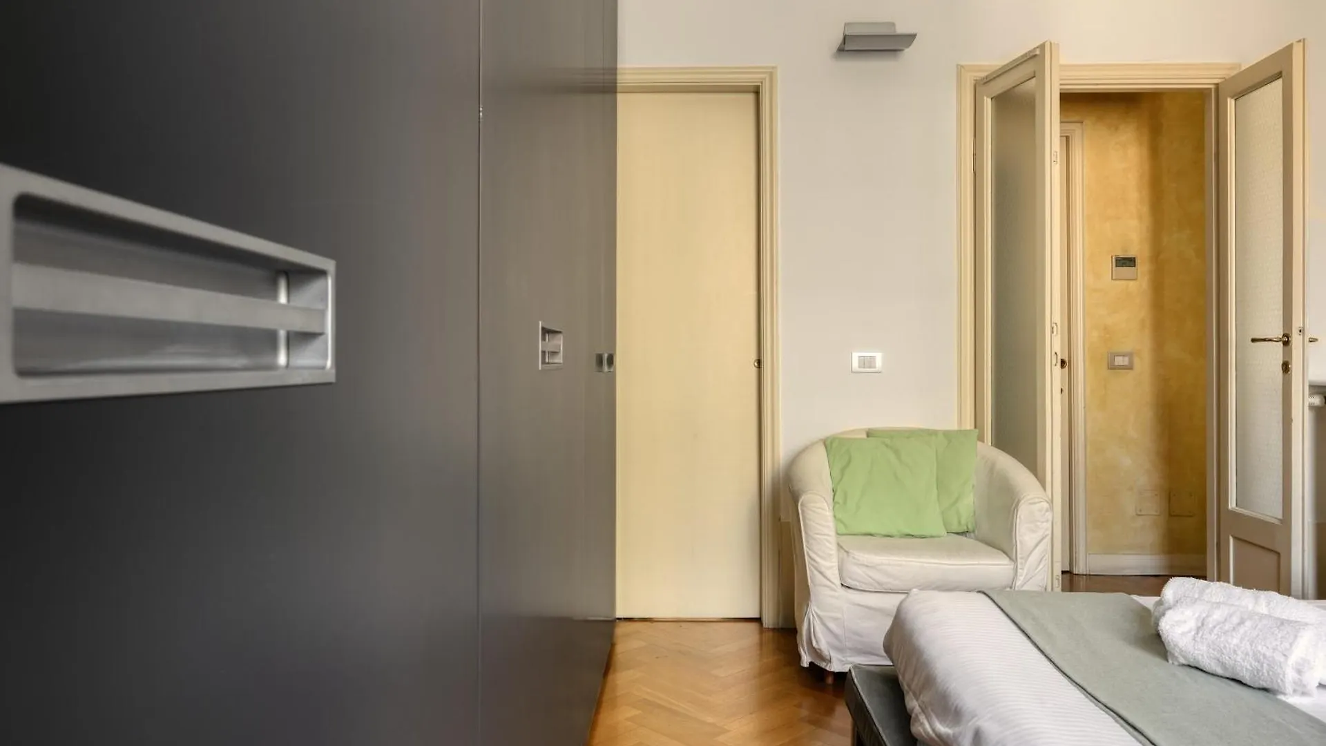 Joivy Warm & Airy Flat Near The City Centre Milaan Appartement