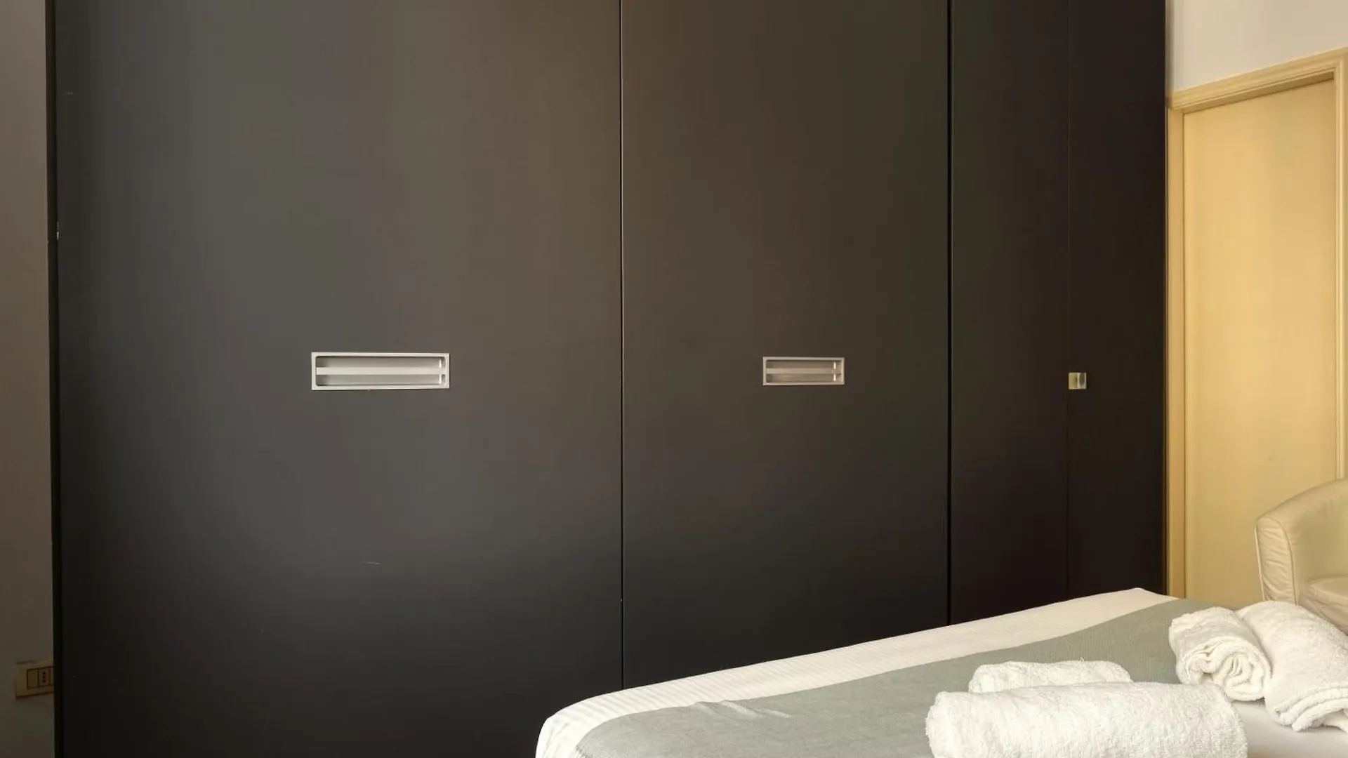 Joivy Warm & Airy Flat Near The City Centre Milaan Appartement